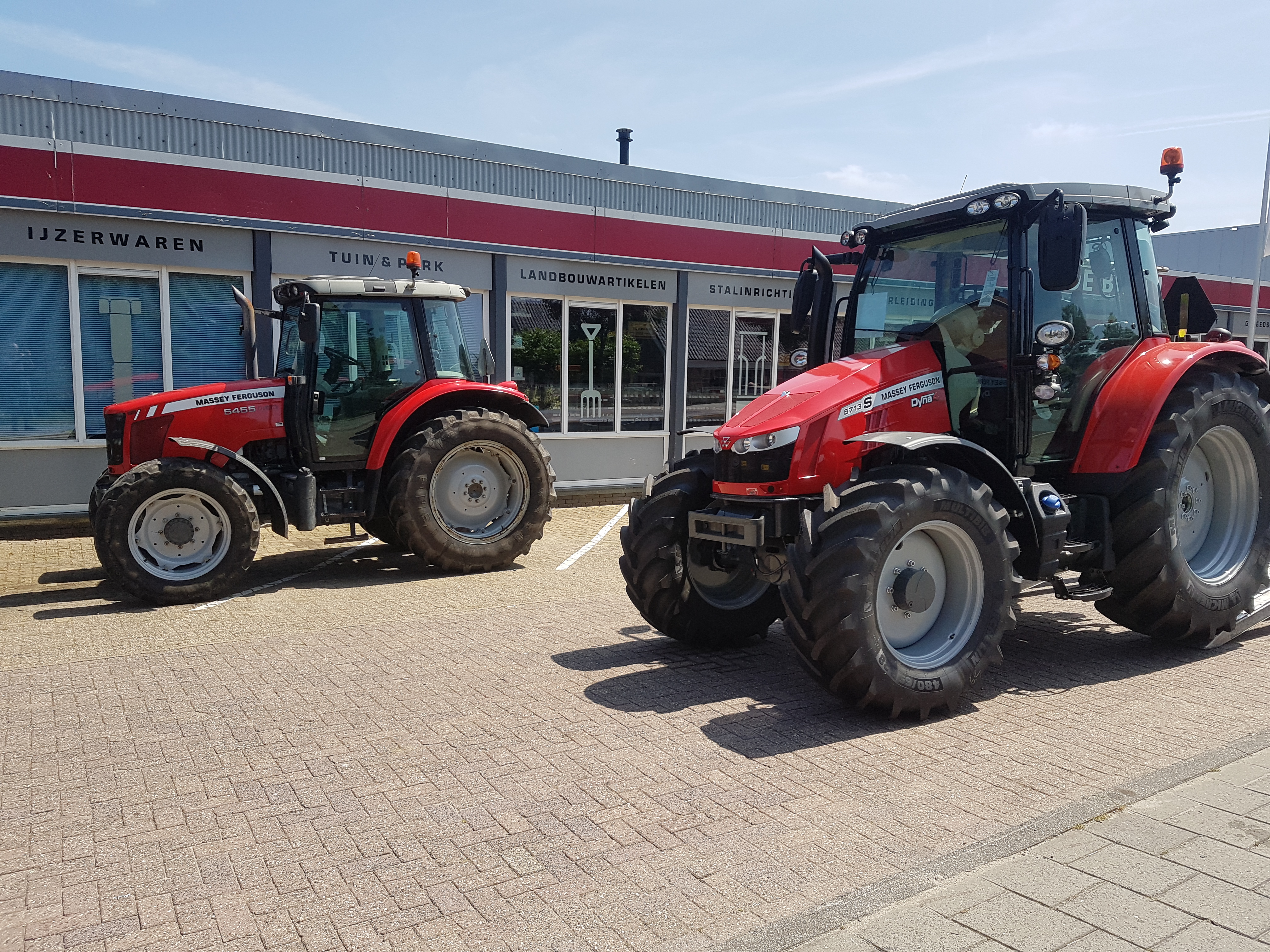 Massey Ferguson 5713 S