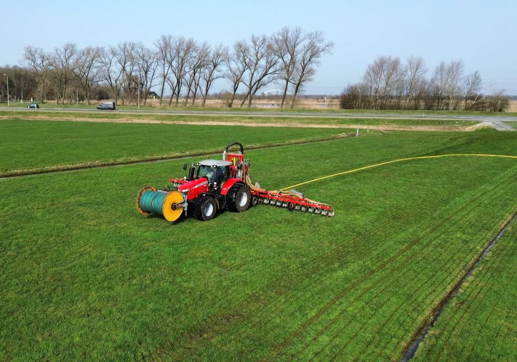  Firma de Jong uit Weesp is volop aan